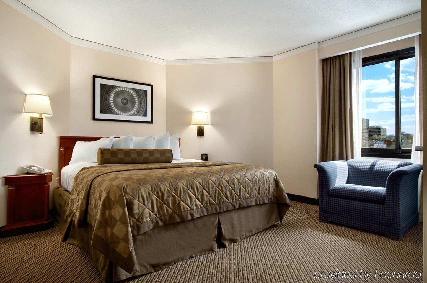 Hotel Embassy Tysons Corner