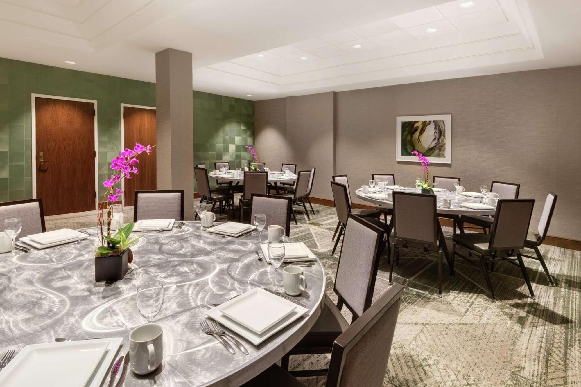 Embassy Hotel 4*