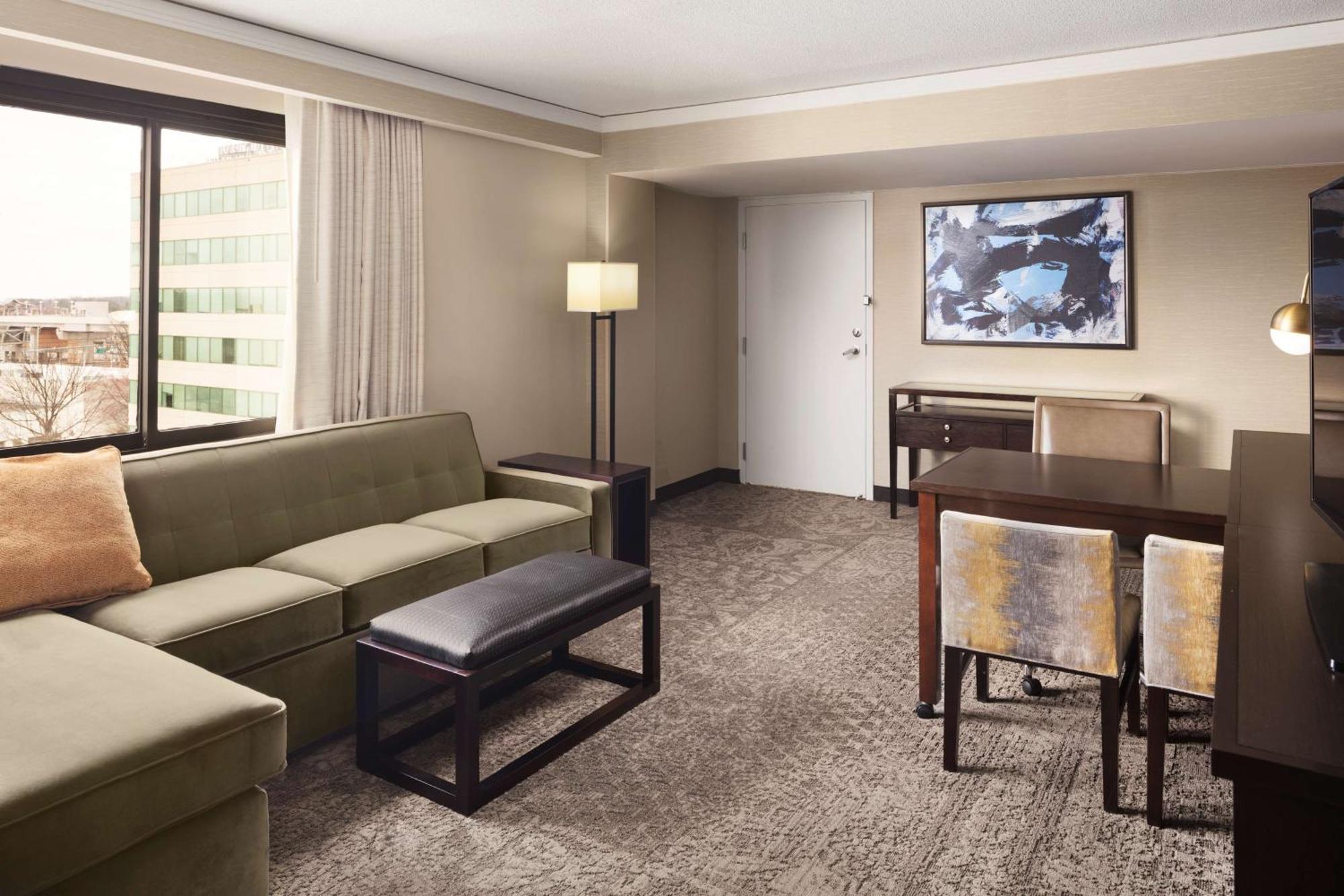 Embassy Hotel 4*