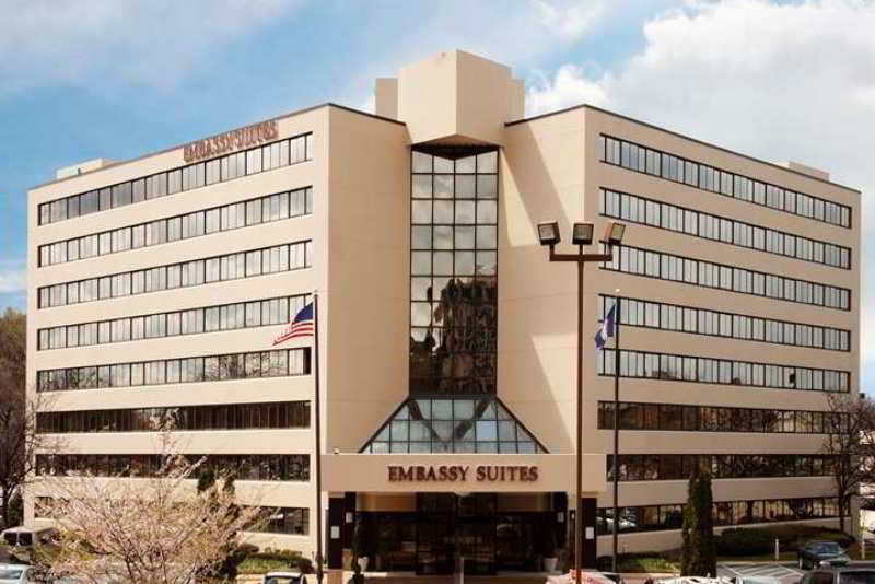 Embassy Hotel 4*